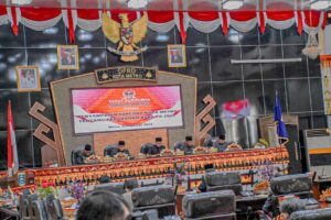Sidang Paripurna DPRD Metro, Walikota Wahdi Beberkan Pendapat APBD Kota Metro Naik 7,88 Persen