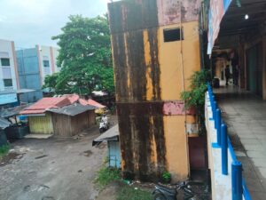 Miris! Gedung Shopping Center Metro Kumuh dan Bau Pesing, Pedagang Tetap Dipungut Jutaan Rupiah